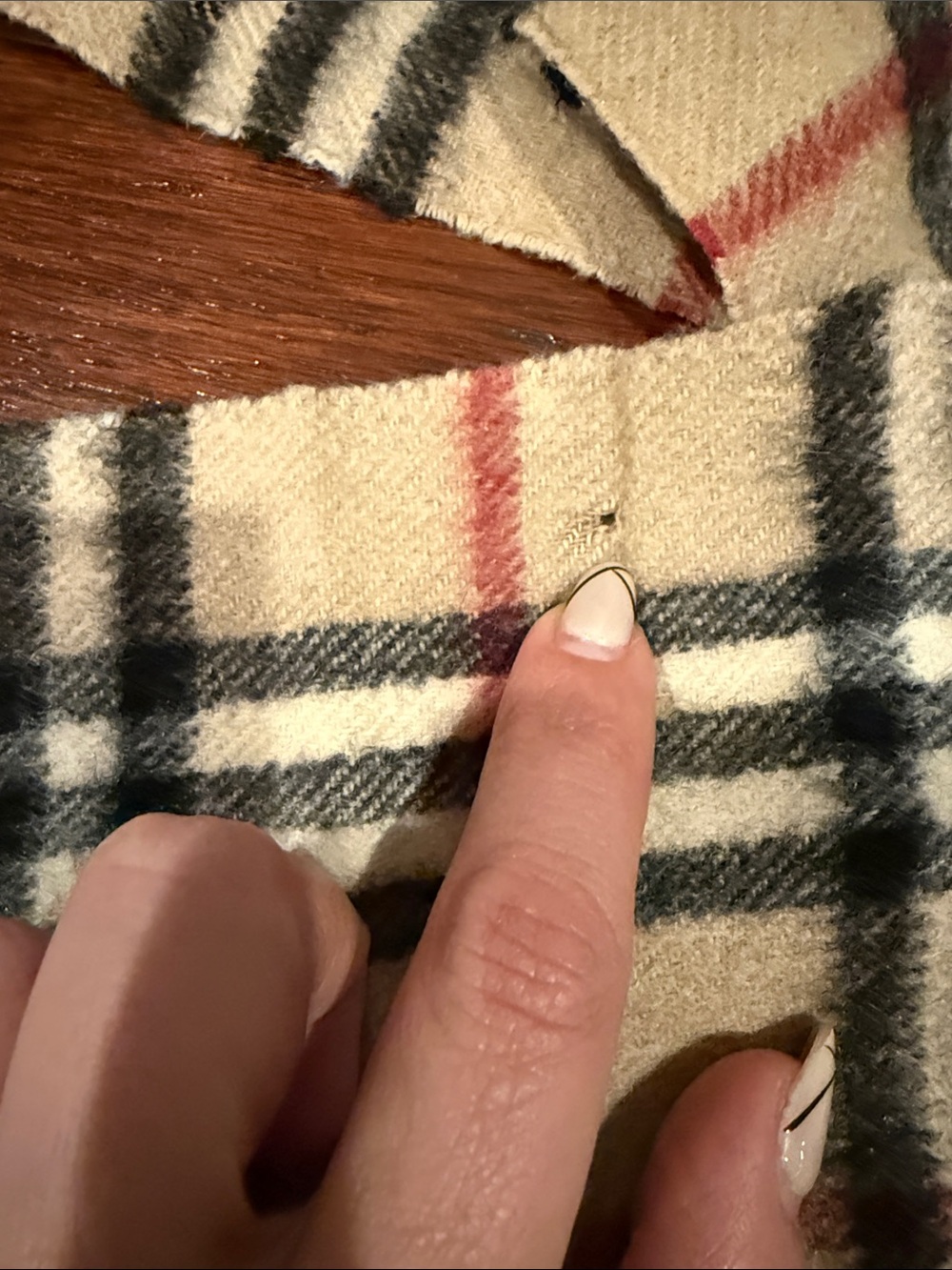 Burberry Beige Black and Red Signature Check cashmere scarf - Picture 2 of 6